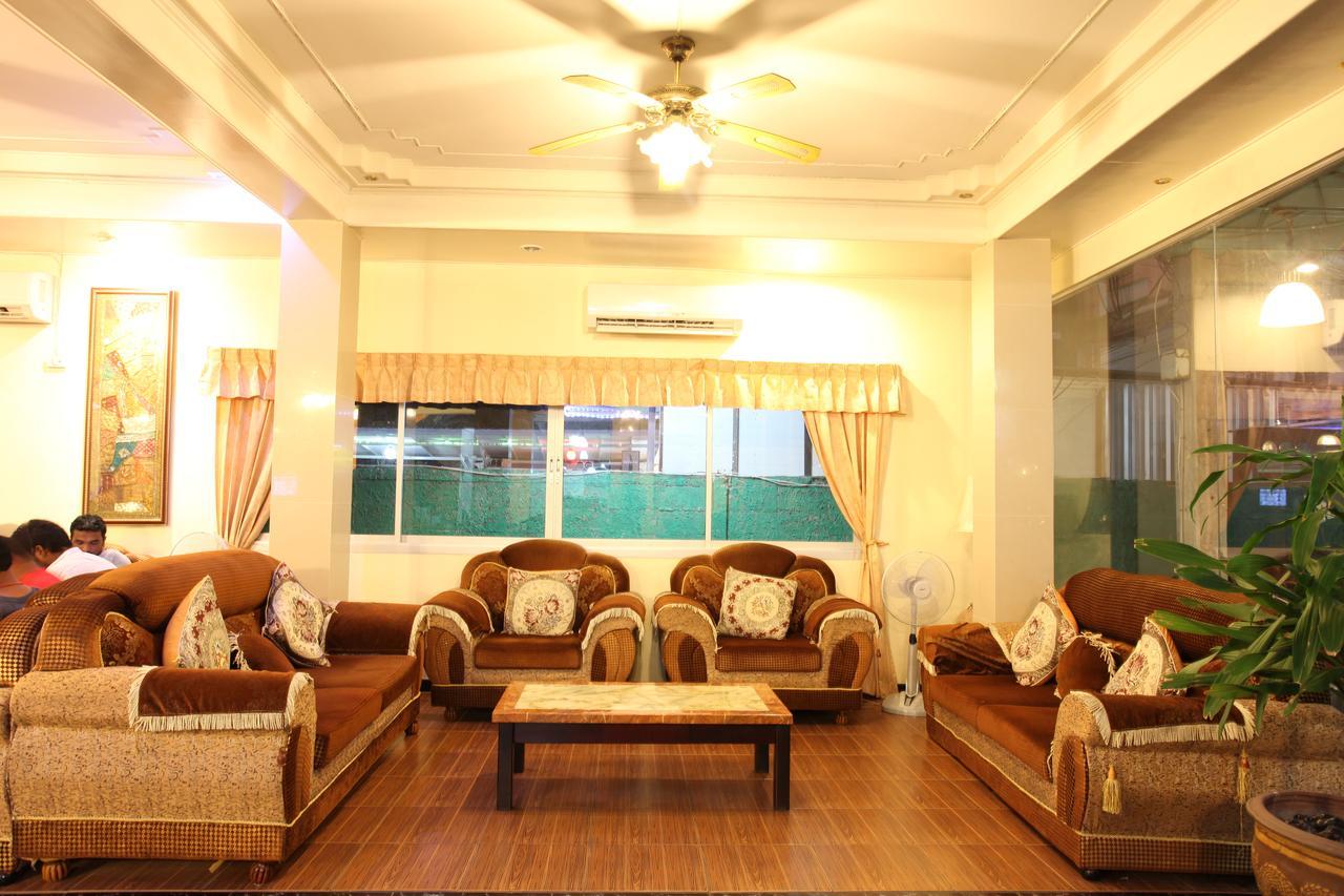 Home Pattaya Hotel Luaran gambar
