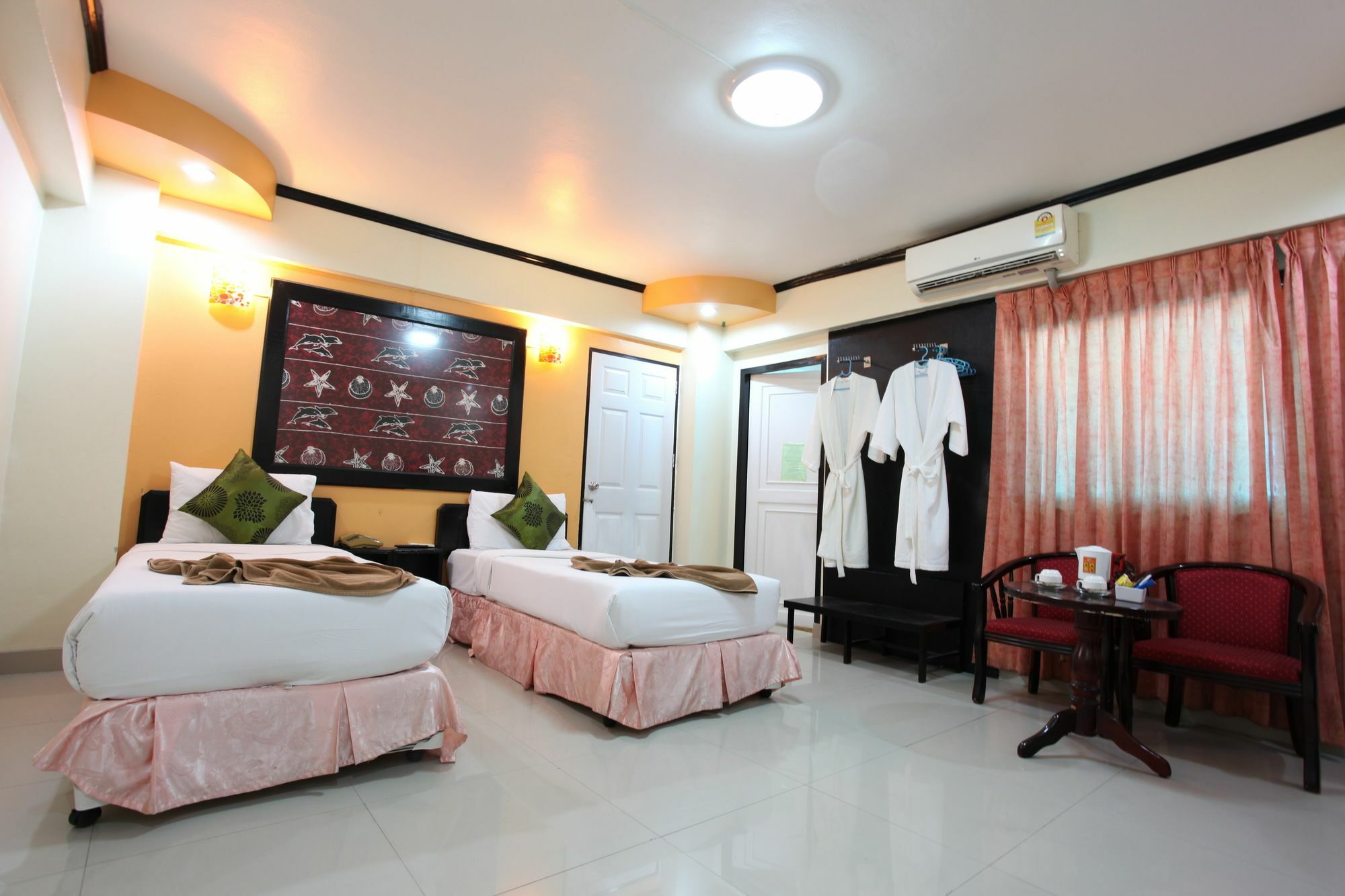 Home Pattaya Hotel Luaran gambar