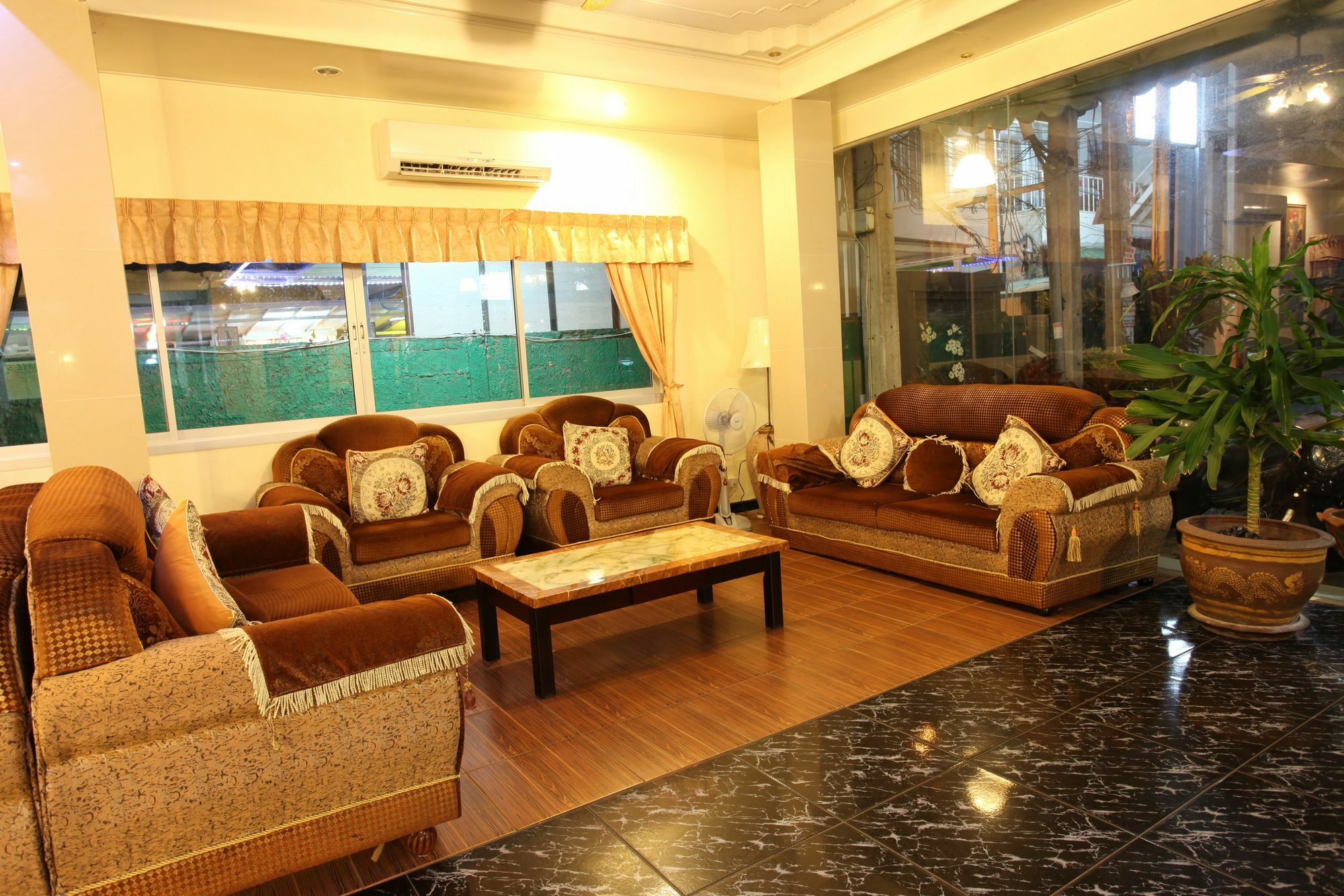 Home Pattaya Hotel Luaran gambar