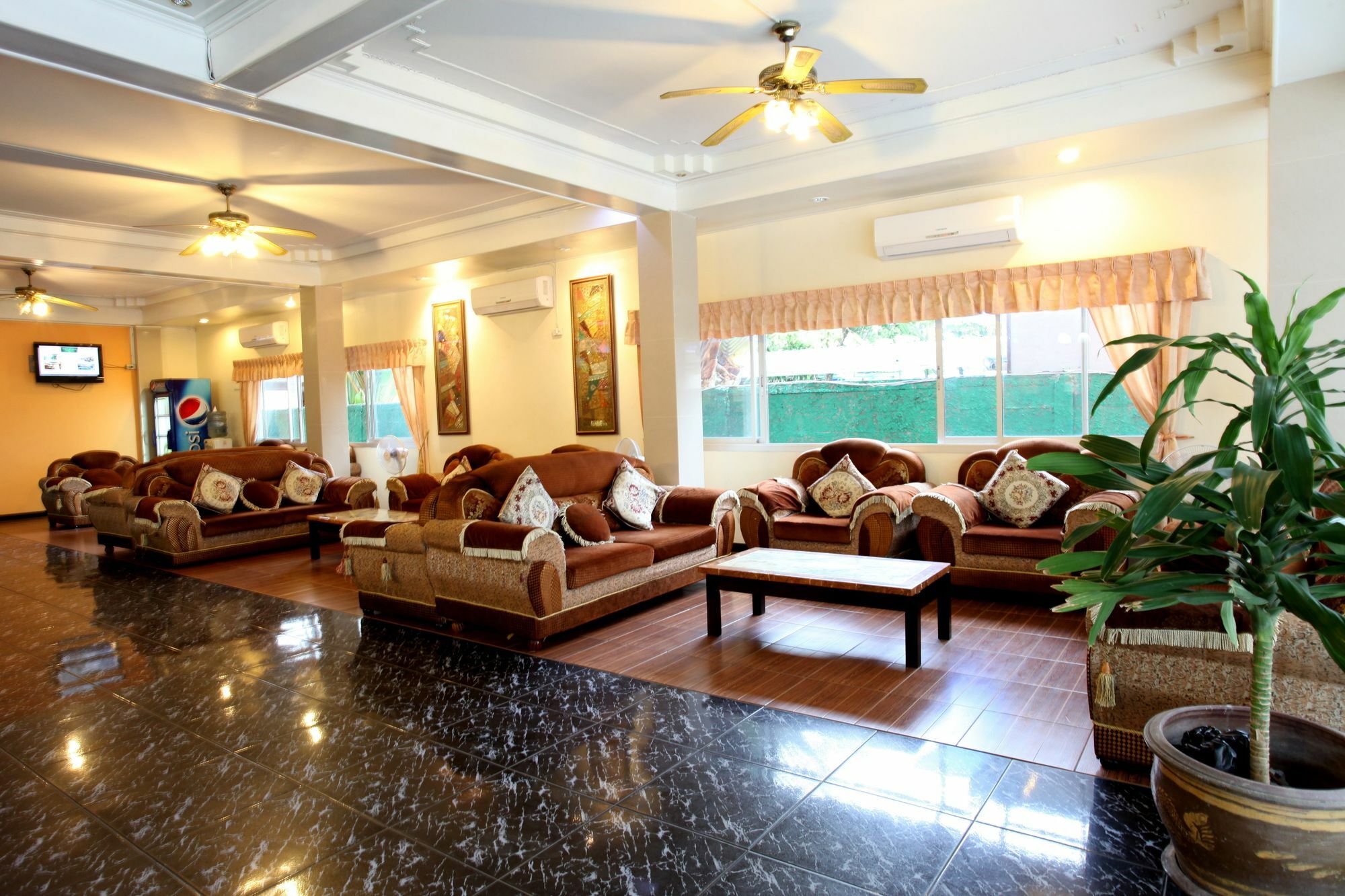 Home Pattaya Hotel Luaran gambar