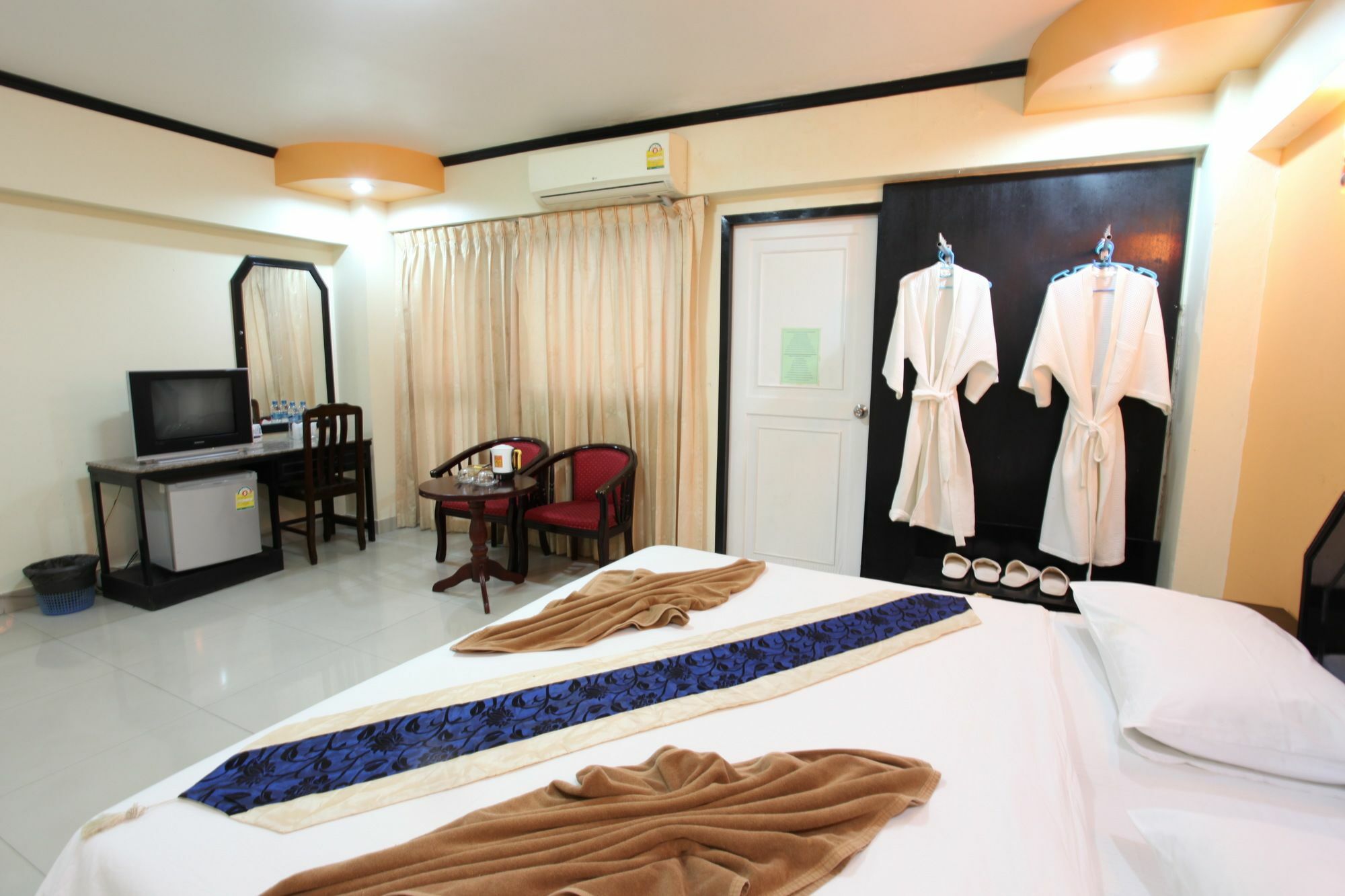 Home Pattaya Hotel Luaran gambar